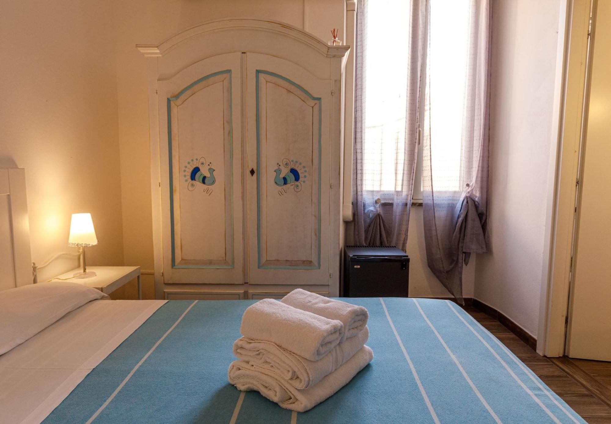 Onlyrooms I - Central & Quiet Area Cagliari Exteriör bild