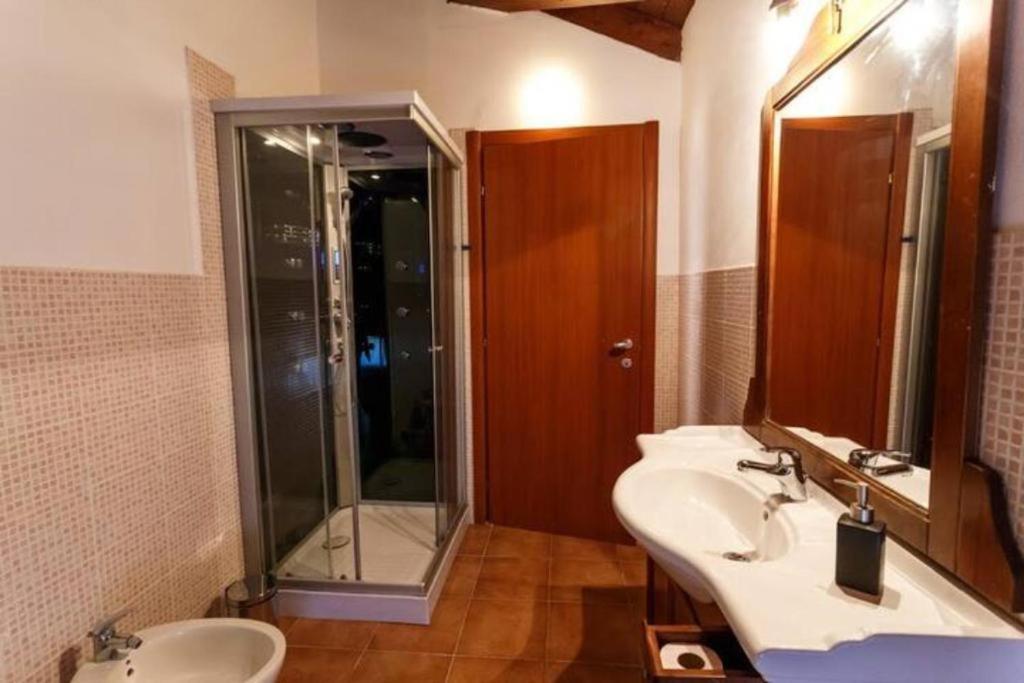 Onlyrooms I - Central & Quiet Area Cagliari Rum bild